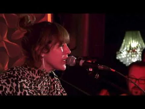 Thumbnail: Religión (Lori Meyers)