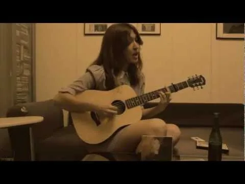 Thumbnail: At home | Religión (Lori Meyers) | Shiny Days